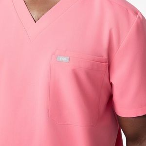 FIGS- Leon™ Two-Pocket Scrub Top Medium in Pink